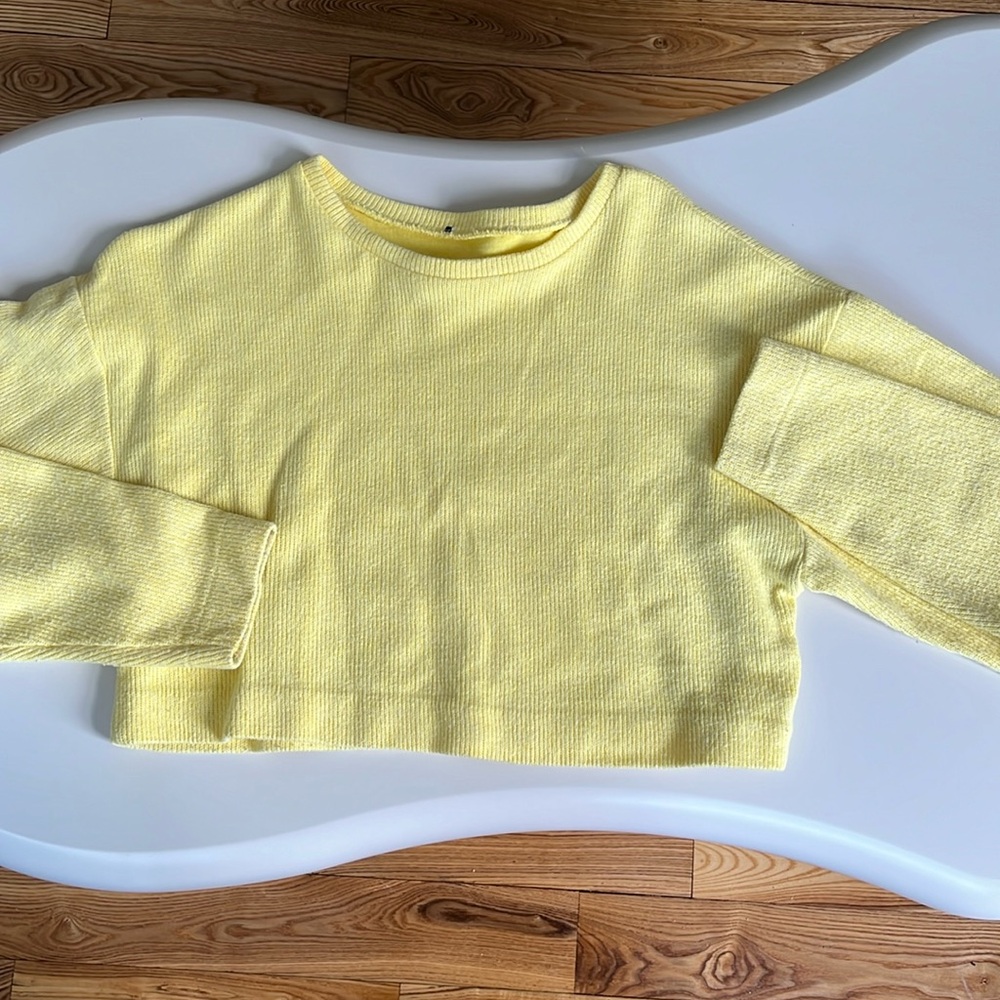Zara yellow cropped sweater. Size small